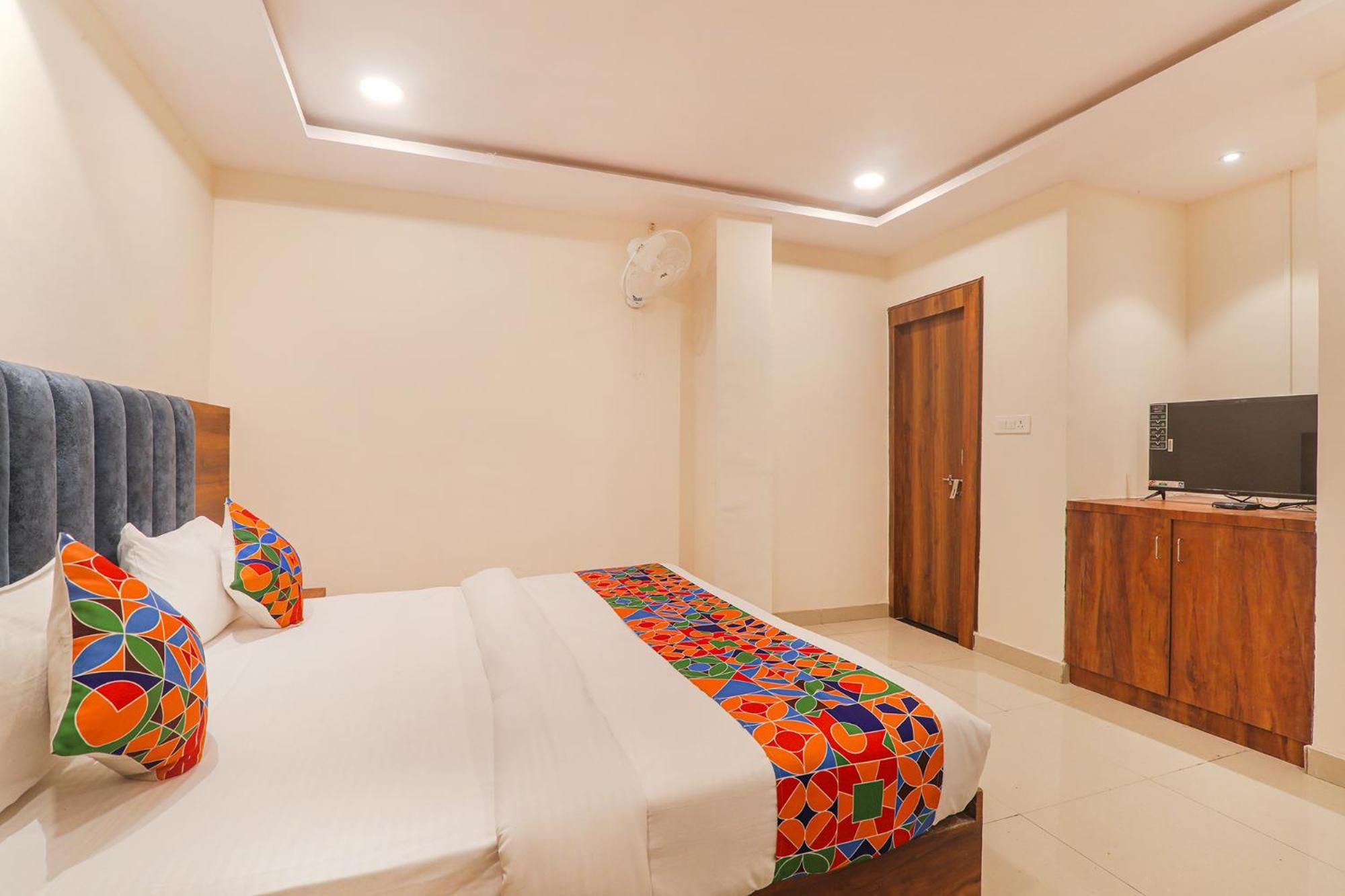 לקנאו Fabhotel Rachna Palace And Banquets - Nr Lekhraj Metro Station מראה חיצוני תמונה