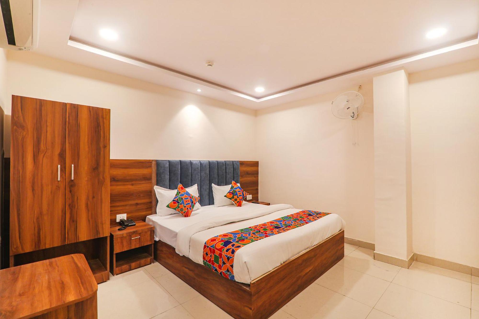 לקנאו Fabhotel Rachna Palace And Banquets - Nr Lekhraj Metro Station מראה חיצוני תמונה