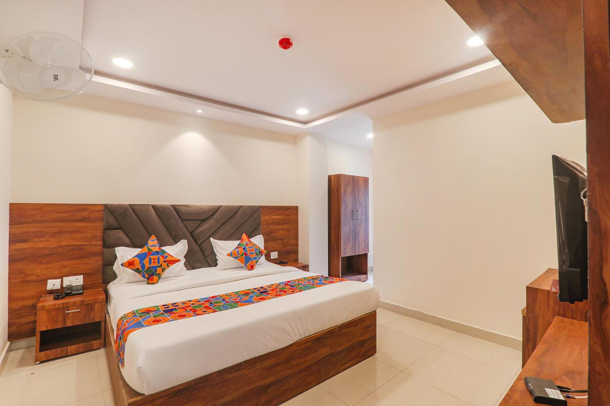 לקנאו Fabhotel Rachna Palace And Banquets - Nr Lekhraj Metro Station מראה חיצוני תמונה
