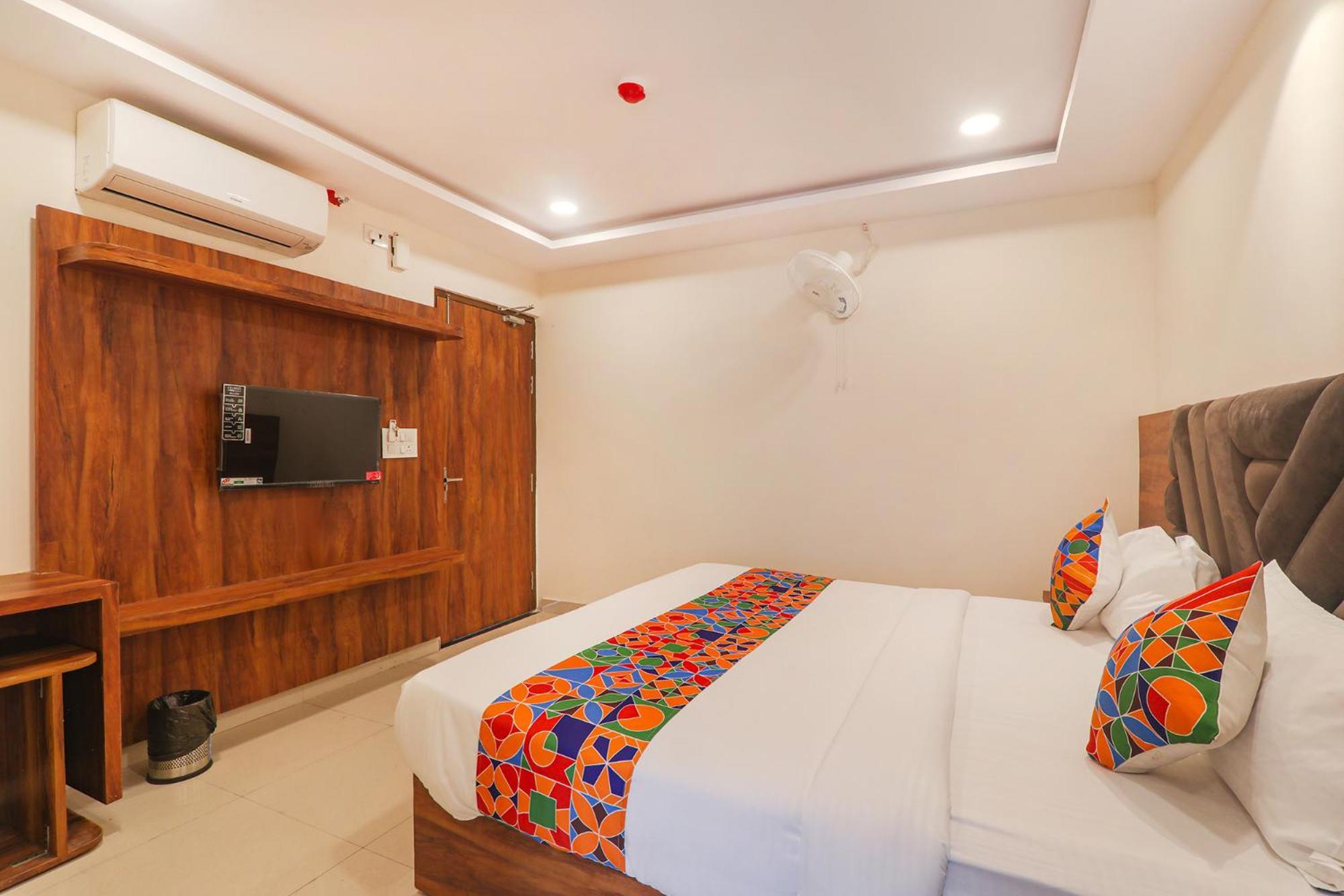 לקנאו Fabhotel Rachna Palace And Banquets - Nr Lekhraj Metro Station מראה חיצוני תמונה
