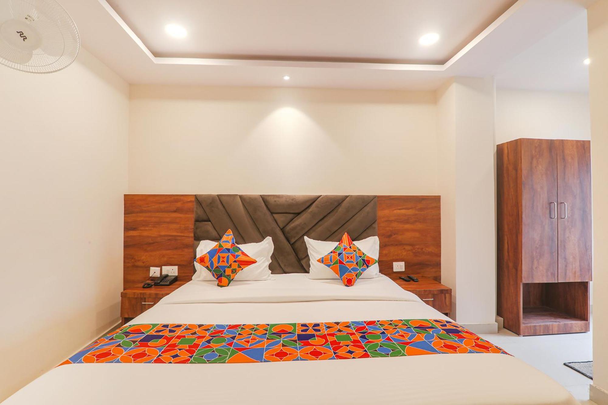 לקנאו Fabhotel Rachna Palace And Banquets - Nr Lekhraj Metro Station מראה חיצוני תמונה