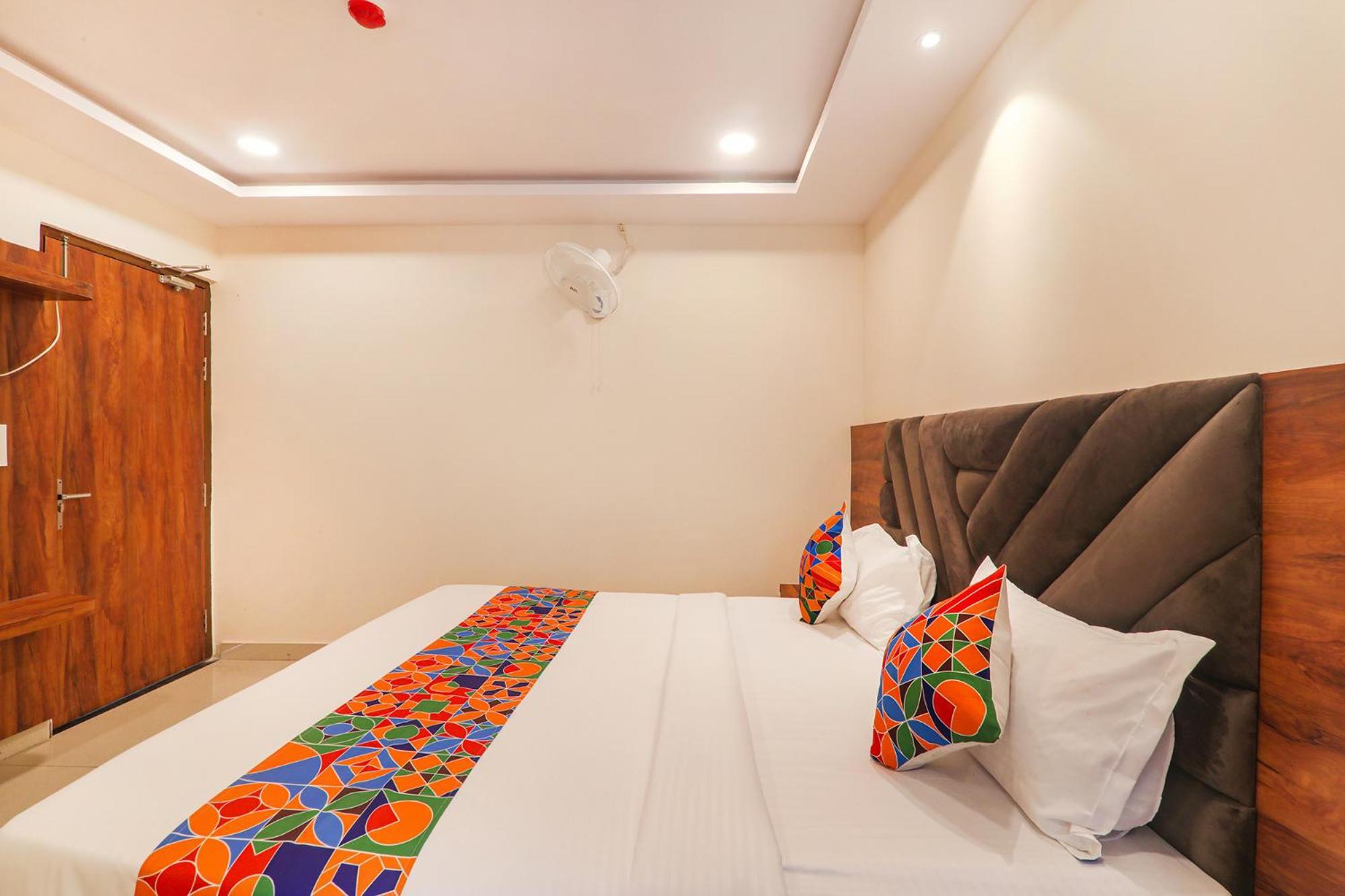 לקנאו Fabhotel Rachna Palace And Banquets - Nr Lekhraj Metro Station מראה חיצוני תמונה