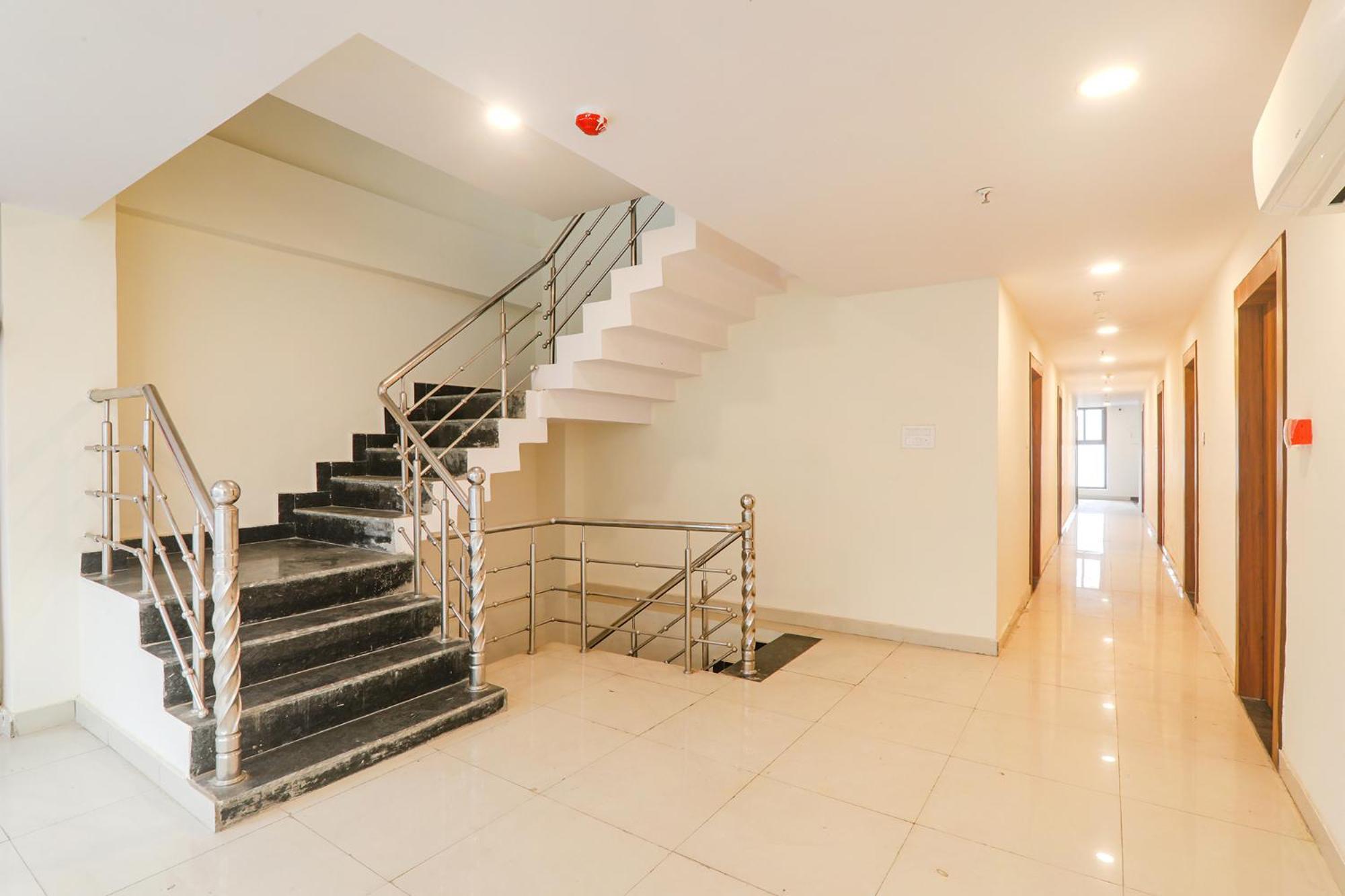 לקנאו Fabhotel Rachna Palace And Banquets - Nr Lekhraj Metro Station מראה חיצוני תמונה