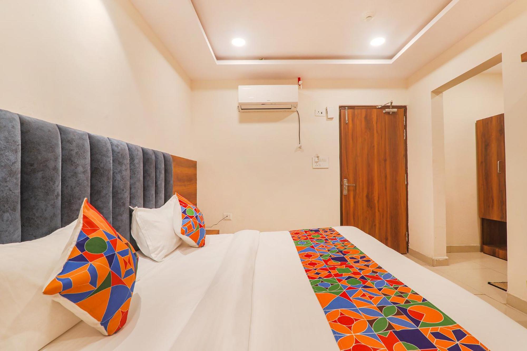 לקנאו Fabhotel Rachna Palace And Banquets - Nr Lekhraj Metro Station מראה חיצוני תמונה