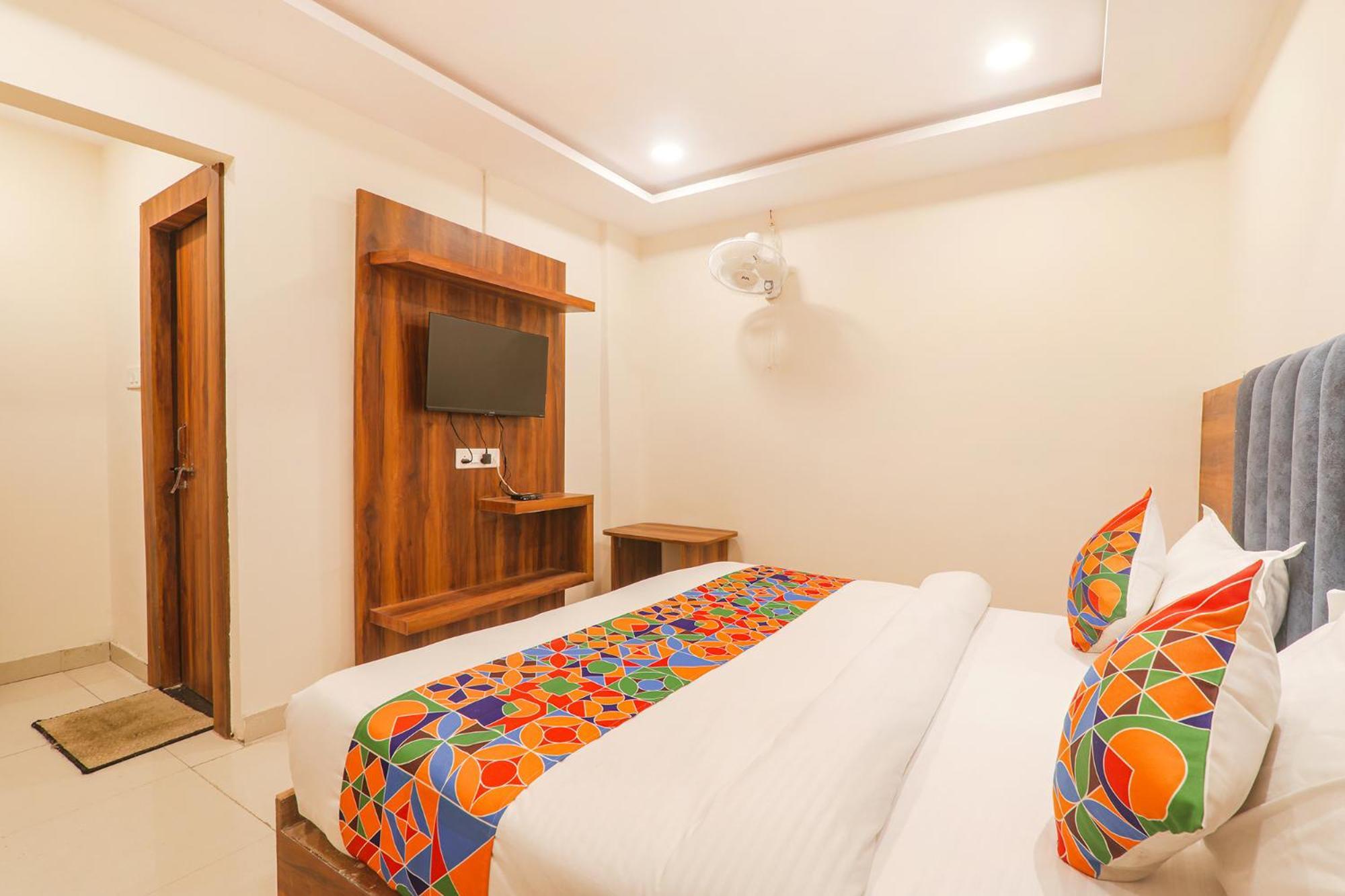 לקנאו Fabhotel Rachna Palace And Banquets - Nr Lekhraj Metro Station מראה חיצוני תמונה
