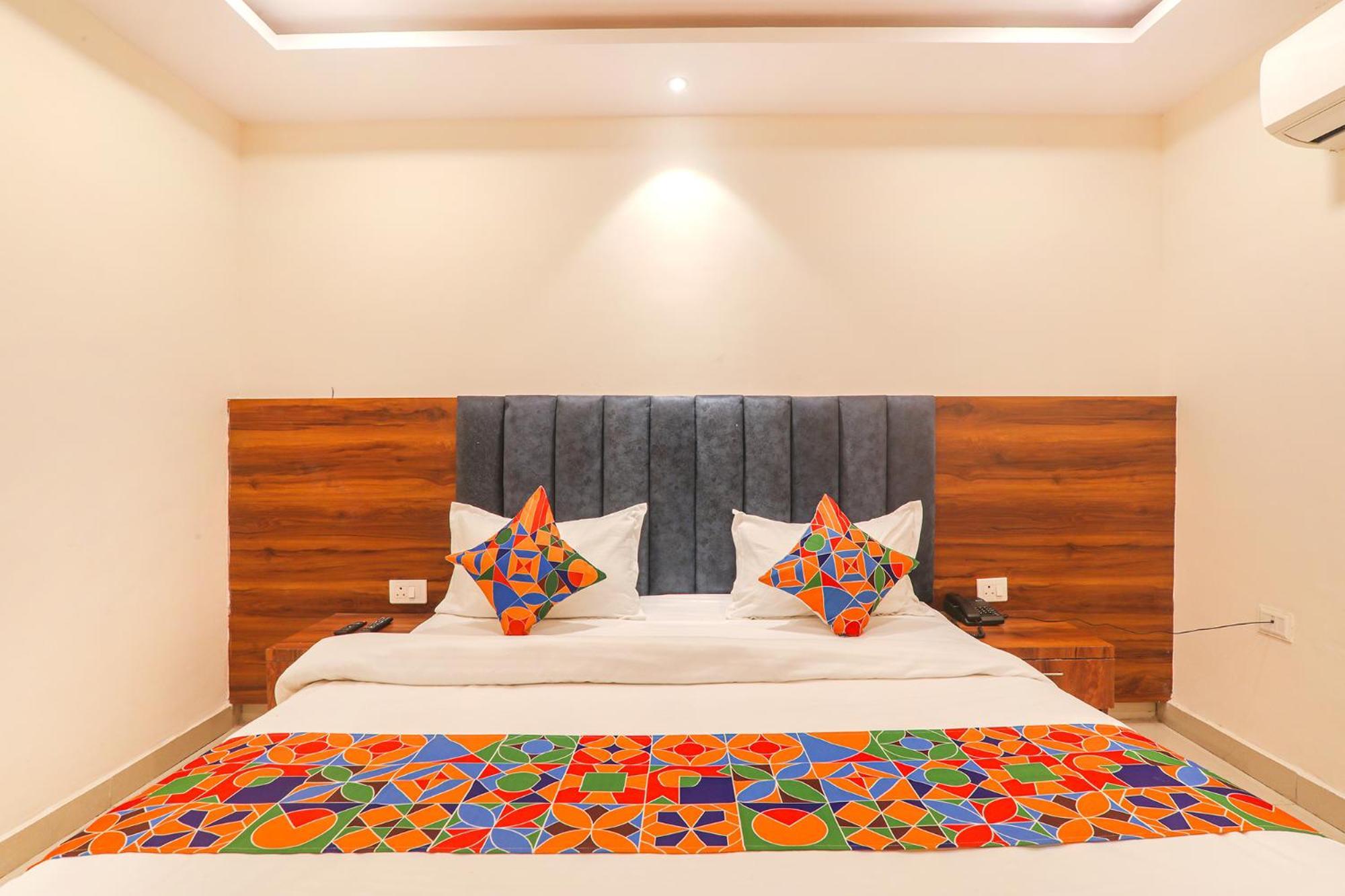 לקנאו Fabhotel Rachna Palace And Banquets - Nr Lekhraj Metro Station מראה חיצוני תמונה