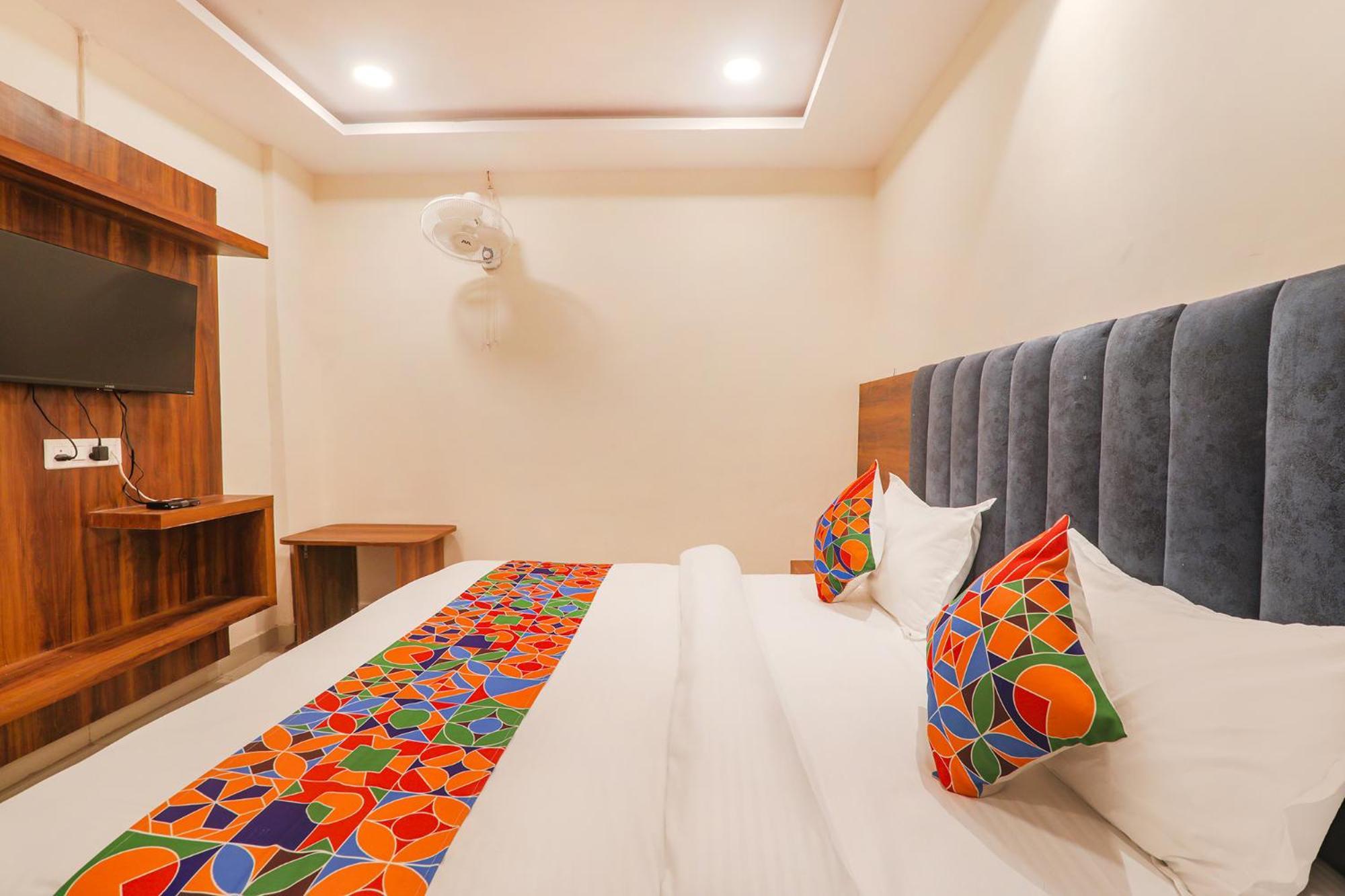 לקנאו Fabhotel Rachna Palace And Banquets - Nr Lekhraj Metro Station מראה חיצוני תמונה