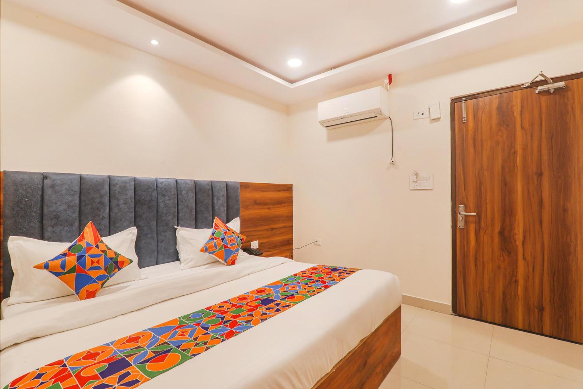 לקנאו Fabhotel Rachna Palace And Banquets - Nr Lekhraj Metro Station מראה חיצוני תמונה