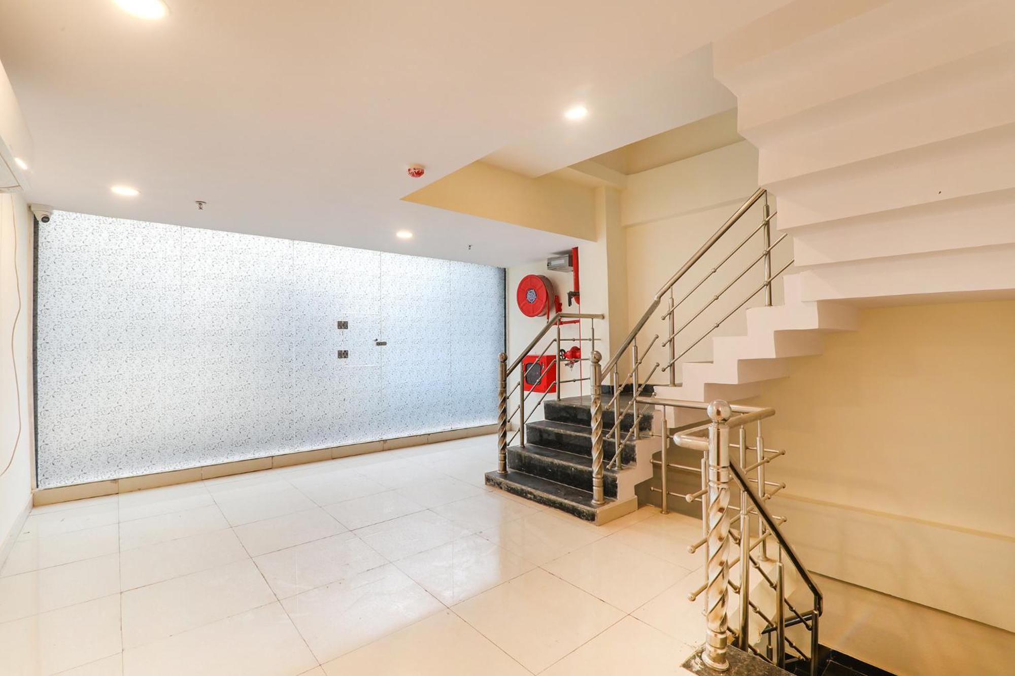 לקנאו Fabhotel Rachna Palace And Banquets - Nr Lekhraj Metro Station מראה חיצוני תמונה
